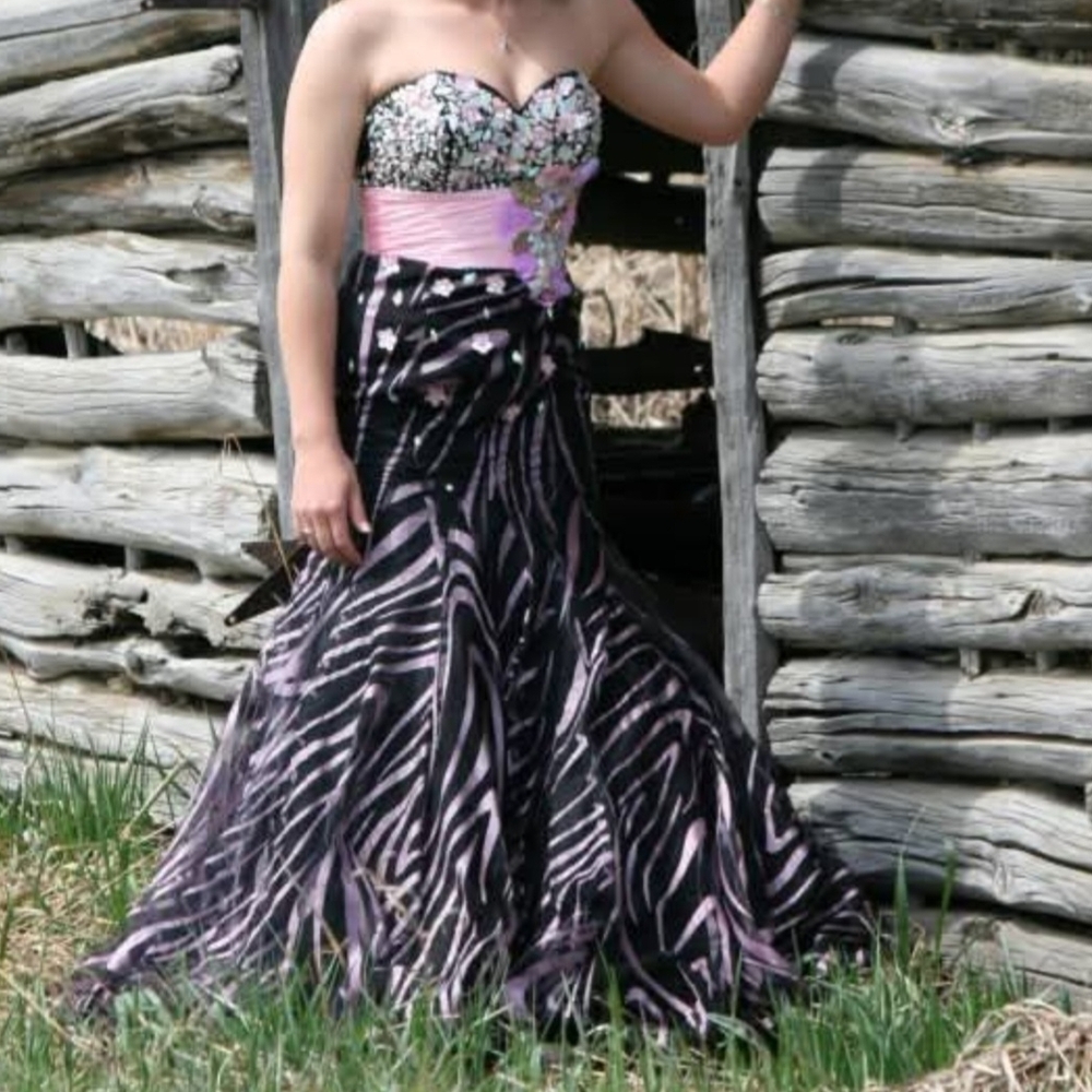 Tony Bowls Elegant Black And Pink Graduation  Dress
